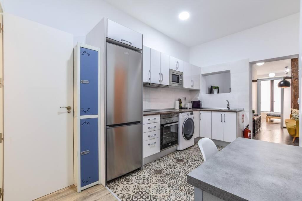 Unique Flat La Latina * Billiard & Darts Apartment Madrid Ngoại thất bức ảnh