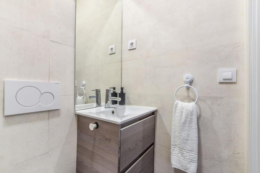 Unique Flat La Latina * Billiard & Darts Apartment Madrid Ngoại thất bức ảnh